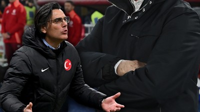 Dünyaca ünlü teknik direktör görevini Montella'ya devretmek istiyor: Benim yerime sen gel