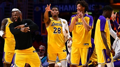 NBA'de Lakers, Doncic'in 39 sayılık performansıyla Rockets'ı farklı yendi