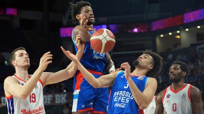 Anadolu Efes, Bahçeşehir Koleji'ni zor da olsa yendi