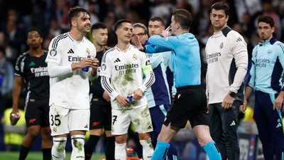 Önce penaltı dedi sonra iptal etti! Real Madrid...
