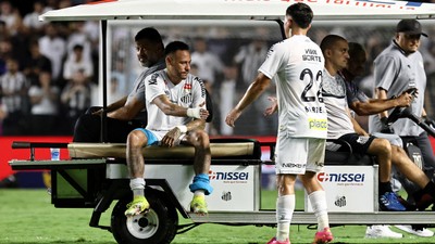 Tekrar sakatlanan Neymar, gözyaşlarıyla sahayı terk etti