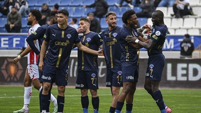 Kasımpaşa 3 golle kazanarak Sivasspor'u ateşe attı!