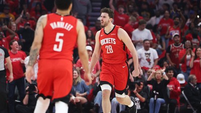 Alperen'in 26 sayısı Rockets'a yetmedi! GSW seride öne geçti