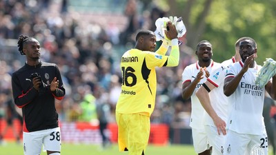 AC Milan deplasmanda Venezia engelini rahat geçti!