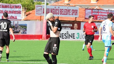 Ayvalıkgücü Belediyespor uzatmada şampiyonluğu kaçırdı!
