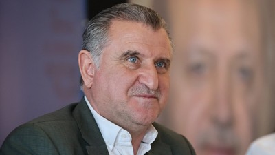 Bakan Bak'tan Aysu Türkoğlu'na tebrik mesajı