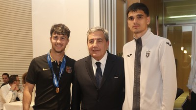 UEFA, Gençlik Ligi finalistleri Trabzonspor ve Barcelona için dostluk yemeği düzenledi