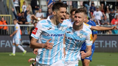 40 maçta 6 gol 6 asist! Hem 6 hem 10 hem de kanat forvet oynuyor