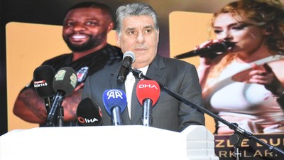 Serdal Adalı Malatya'da down sendromlu ve yetim çocuklara yardım gecesine katıldı