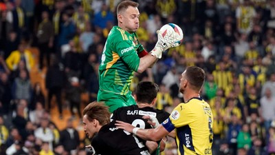 Mert Günok, cezalı duruma düştü! Adana Demirspor maçında yok
