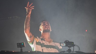 DJ Mahmut Orhan, Bursaspor yararına binlerce kişiye konser verdi