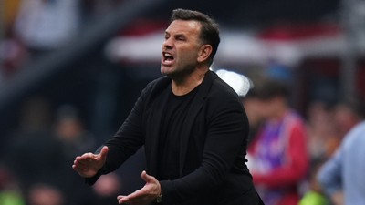 Açılışı o kadar iyi yapamıyor ama kapanışta şampiyon