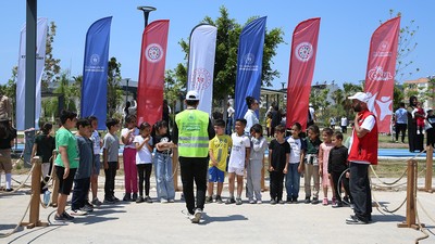 Hatay'da depremzede çocuklar geleneksel oyunlarla eğlendi