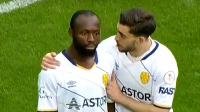 Kümede kalma maçında ilginç olay! Mustafa Kaplan Owusu'yu oyundan çıkaramadı