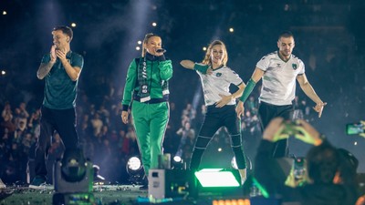 Kocaelispor'un kutlamalarında ünlüler şov yaptı