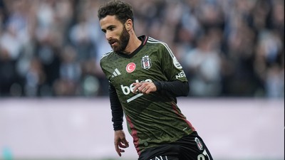17 gol 12 asist yaptı Rafa Silva Talisca'yı silip attı