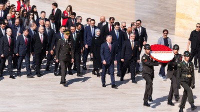 Gençlik ve Spor Bakanı Bak ile beraberindeki heyet, Anıtkabir'i ziyaret etti
