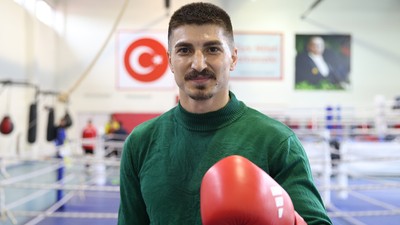 Milli boksör ve film oyuncusu Yunus Emre'nin "çifte" kariyer planı