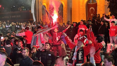Bolu’da oyun havalarıyla play-off galibiyeti kutlandı