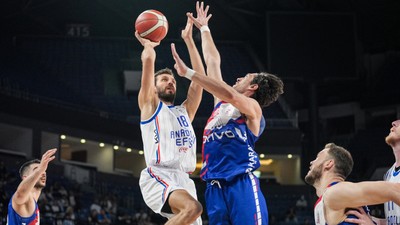 Anadolu Efes, normal sezonu galibiyetle kapattı