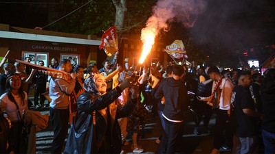 Galatasaray taraftarları şampiyonluğu Ankara sokaklarında kutluyor!