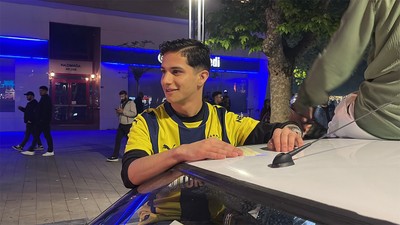 Galatasaray taraftarı Fenerbahçeli arkadaşını teselli etti