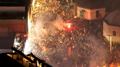 Taksim'de çılgın kalabalık! Galatasaray şampiyonluğu kutlandı