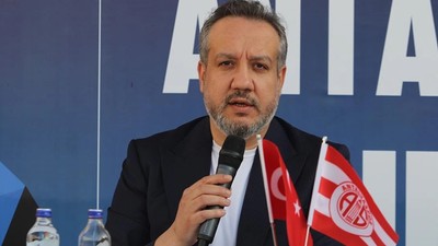 Antalyaspor Başkanı Sinan Boztepe'den oyunculara teşekkür! Süper Lig'de kalınca...