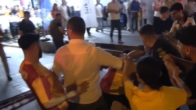 Galatasaray'ın şampiyonluk kutlamalarında kavga çıktı