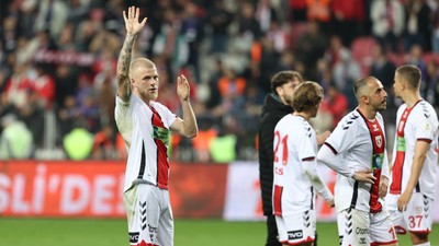 Sivasspor 3 hoca değiştirdi Süper Lig'de düşmekten kurtulamadı