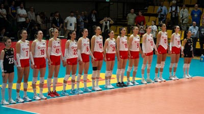 A Milli Kadın Voleybol Takımı, İtalya'ya 3-2 mağlup oldu
