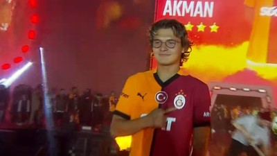 Ayhan Akman'ın oğlu Efe Akman yuhalandı