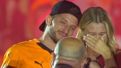 Yenikapı'da Galatasaray'a veda etti! Gözyaşlarına boğuldu