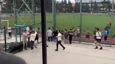 Amatör maçta taraftarlar birbirine girdi; 2 yaralı