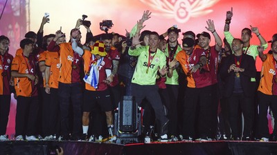 Galatasaray'da kaptanlık el değiştiriyor