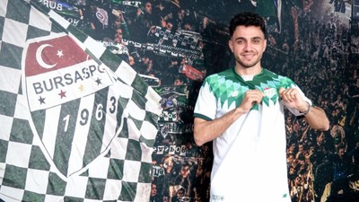 Bursaspor 23 yaşındaki forvetiyle imzaladı
