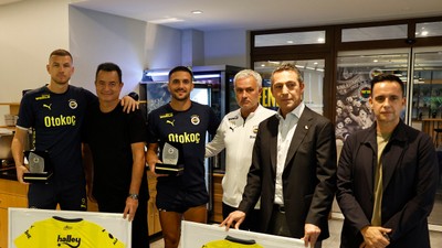 Fenerbahçe, Dusan Tadic ve Edin Dzeko'yu plaketle uğurladı