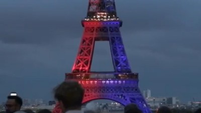 Eyfel Kulesi PSG renkleriyle aydınlatıldı