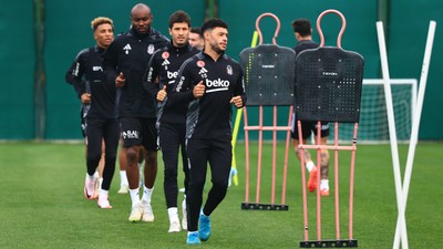 Beşiktaş'ta 8 orta saha var hiçbiri bir Atiba etmedi!