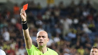 TFF duyurdu: Kırmızı kart cezası bir sonraki maçta çekilecek