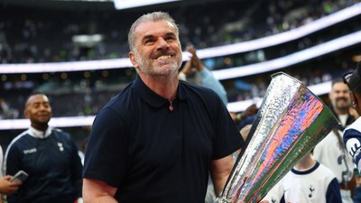Tottenham'da Postecoglou gönderildi