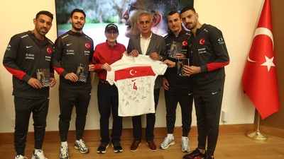 A Milli Takım'dan Aziz Sancar'a ziyaret