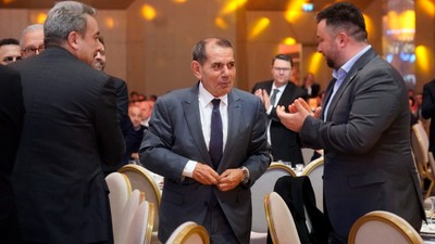Galatasaray'da dev zirve! Dursun Özbek, Sportif AŞ ve Okan Buruk masada