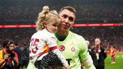 Galatasaray'dan ayrılan Fernando Muslera görüştüğü takımı açıkladı: Bir araya geleceğiz
