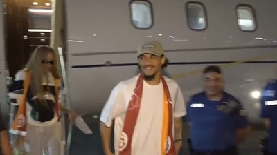 Galatasaray'ın yeni transferi Leroy Sane taraftara üçlü çektirdi