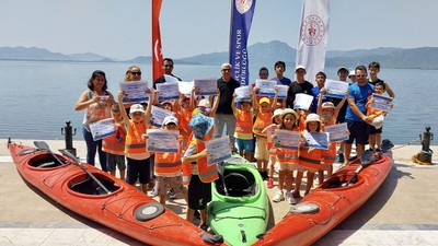 Muğla'da anaokulu öğrencileri kürek çekti