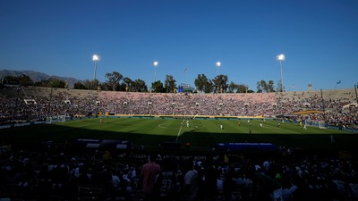 FIFA Kulüpler Dünya Kupası'nda statlardaki boşluklar gündem oldu