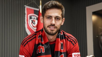 Gaziantep FK defans oyuncusu Arda Kızıldağ ile sözleşme yeniledi
