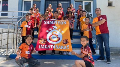 Gediz’de ilkokul öğrencilerinin şampiyonluk kutlaması beğeni topladı