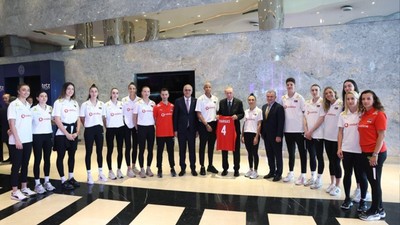 Cumhurbaşkanı Erdoğan, A Milli Kadın Voleybol Takımı ile bir araya geldi
